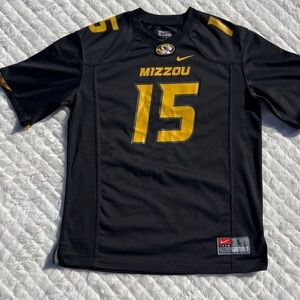 Very nice YL mizzou jersey. Excellent condition.